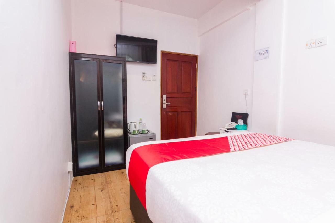 Vaccinated Staff - Oyo 1771 Zeke Hotel Batam Esterno foto